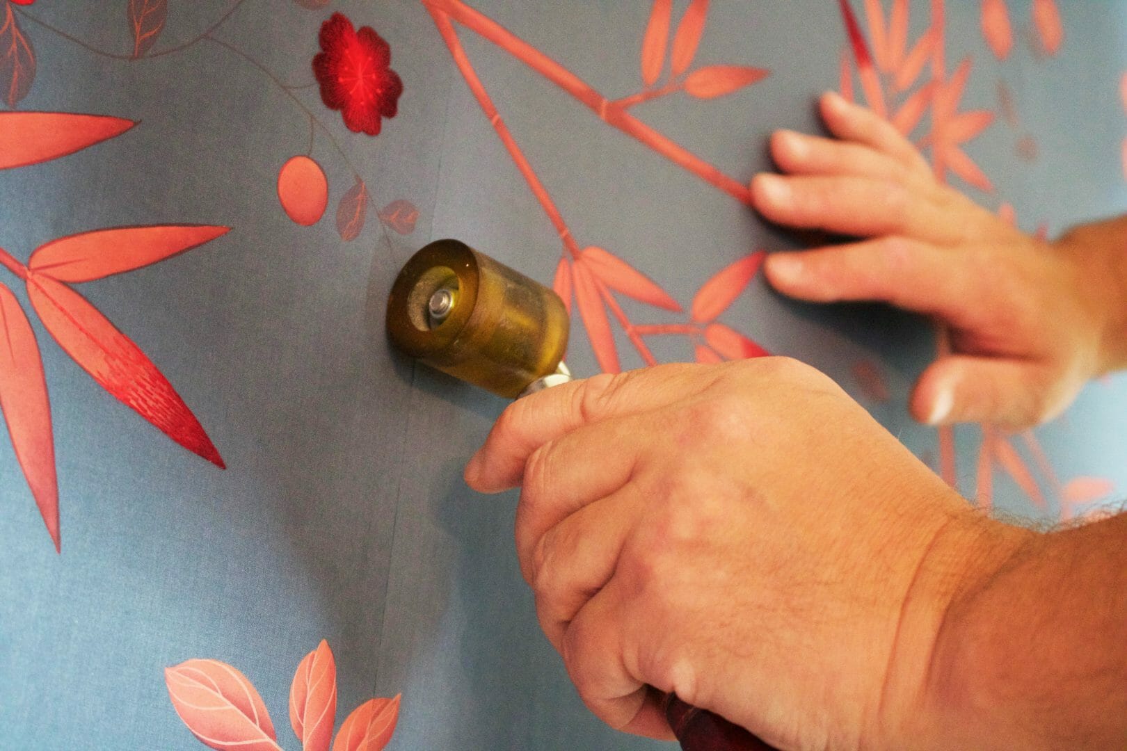 How To Get Bubbles Out Of Wallpaper