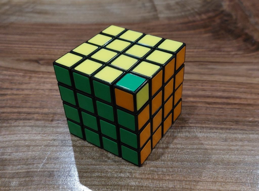 How To Solve 4 Square Rubik's Cube
